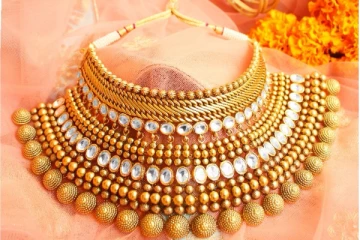 சரசரவென குறைந்த தங்கம் விலை - இவ்வளவு தானா? மிஸ் பண்ணிடாதீங்க!