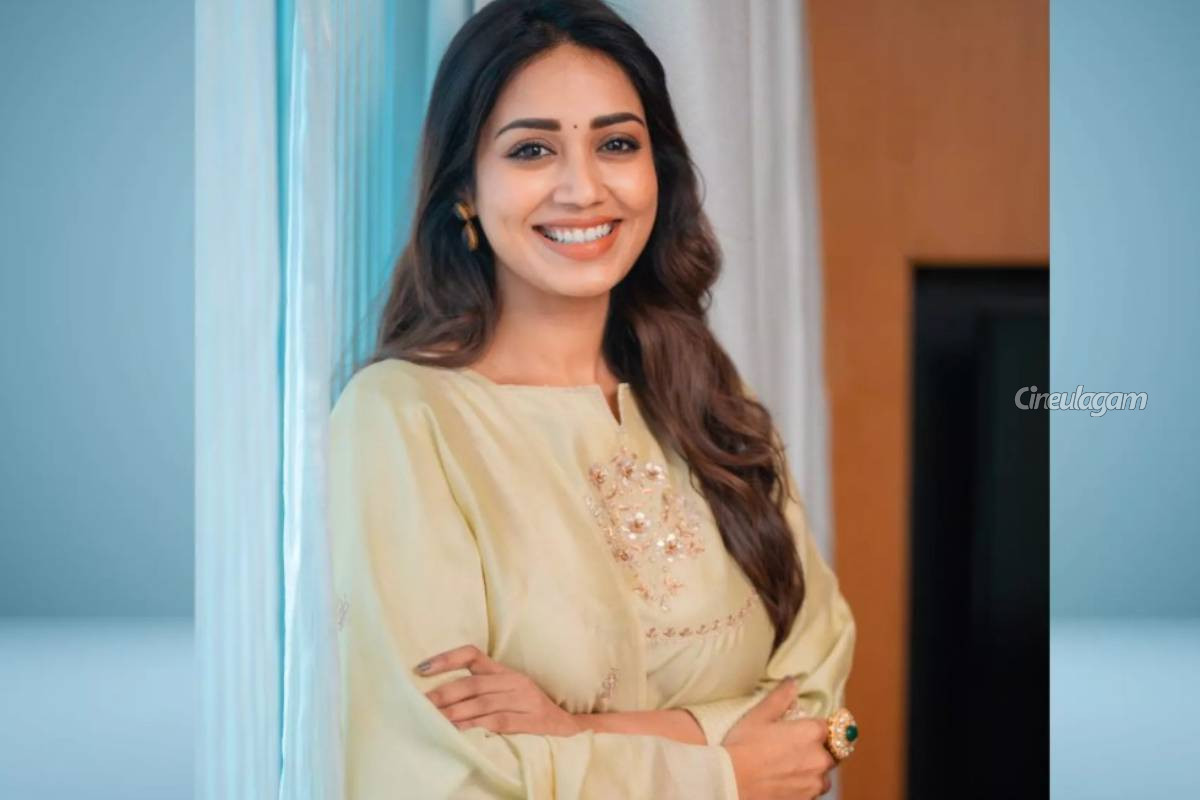 சினிமாவில் இருந்து திடீரென விலக முடிவெடுத்த பிரபல நடிகை, ஆனால்?... பிரபலம் கூறிய விஷயம் | Actress Nivetha Pethuraj Plan To Quit Cinema சினிமாவில் இருந்து திடீரென விலக முடிவெடுத்த பிரபல நடிகை, ஆனால்?... பிரபலம் கூறிய விஷயம் | Actress Nivetha Pethuraj Plan To Quit Cinema