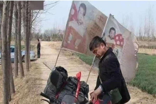 24 ஆண்டு தேடல்.. 5 லட்சம் கிலோமீட்டர் பயணம்.. கடத்தப்பட்ட மகனை கண்டுபிடித்த பாசக்கார தந்தையின் கதை! | Chinese Father Reunited With Kidnapped 24 Year 24 ஆண்டு தேடல்.. 5 லட்சம் கிலோமீட்டர் பயணம்.. கடத்தப்பட்ட மகனை கண்டுபிடித்த பாசக்கார தந்தையின் கதை! | Chinese Father Reunited With Kidnapped 24 Year