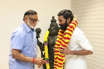 கேப்டன் மில்லர் பிரம்மாண்ட ஓப்பனிங் வசூல்.. தனுஷை மாலை போட்டு பாராட்டிய தயாரிப்பாளர்