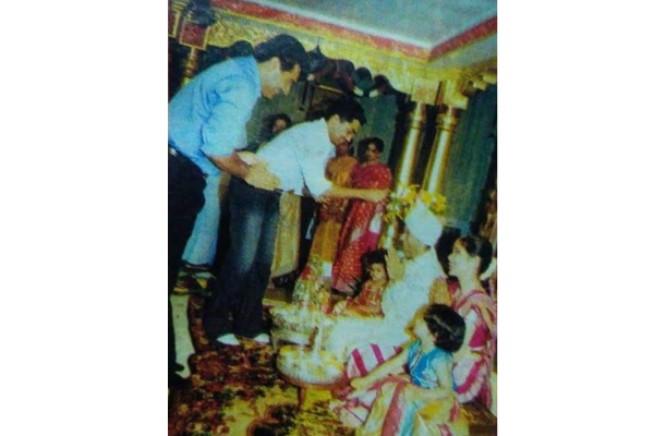 மணமக்களை ஒன்றாக ஆசீர்வாதம் செய்த அஜித், சூர்யா! அரிதான புகைப்படம்.. | Ajith Suriya Blessed Marriage Couple