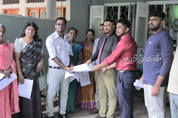 மட்டக்களப்பு மனித உரிமைகள் ஆணைக்குழுவிற்கு முன்பாக ஒன்றுகூடிய ஆசிரியர்கள் | Ministry Of Education S Violations Of Human Rights