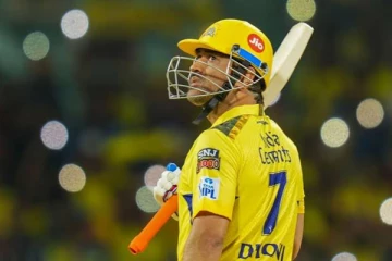 சென்னை சூப்பர் கிங்ஸ் அணியில் இருந்து தோனி விலகலா? - பயிற்சியாளர் பரபரப்பு பேட்டி