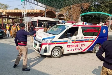 பாகிஸ்தான் பள்ளிவாசலில் பாரிய குண்டுவெடிப்பு: 25 பேர் உயிரிழப்பு; 100க்கும் மேற்பட்டோர் காயம்
