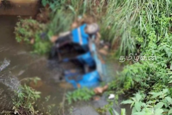 வீதியை விட்டு விலகி விபத்துக்குள்ளான முச்சக்கரவண்டி | Three Wheelar Accident Thimpulla