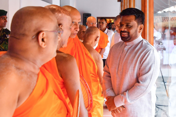 ஜனாதிபதி கண்டி விஜயம்: மகா சங்கத்தினருடன் சந்திப்பு | Anura Meeting With Maha Sangha