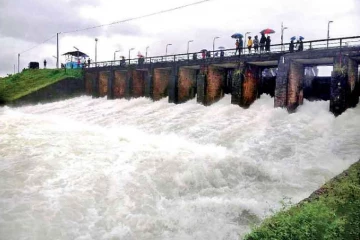 நாட்டில் நிலவும் சீரற்ற வானிலை ; நீர்த்தேக்கங்களின் வான் கதவுகள் திறப்பு