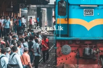 හදිසි වැඩවර්ජනයක් හේතුවෙන් දුම්රිය ප්රමාදයක් - මගීන්ගේ කලබලය පාලනය කරන්න පොලිසියත් කැඳවයි..