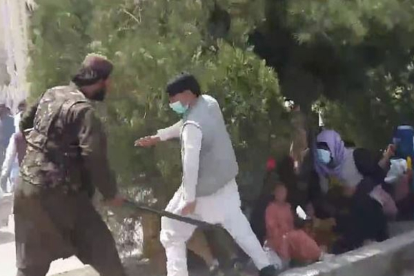 அராஜகத்தை துவக்கிய தாலிபான்கள் - 3 அப்பாவிகள் பலி: கதறும் மக்கள்! | Taliban Attrocities Start 3 People 2 Reporters Die