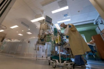 நான்காவது அலைக்குள் நுழைந்தது கனடா: மருத்துவர்கள் எச்சரிக்கை