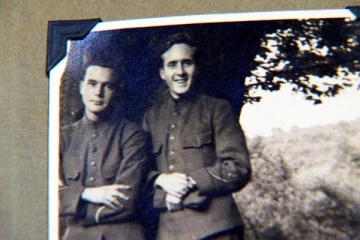 70 ஆண்டுகளின் பின்னர் 102 வயதான கனேடியருக்கு குடியுரிமை வழங்கிய நாடு