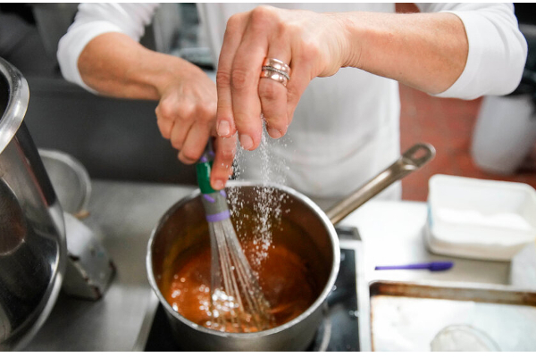 உணவில் உப்பு அதிகமாக சேர்ப்பவரா நீங்கள்? இனியும் அந்த தவறை செய்யாதீங்க | Salt Side Effect In Tamil