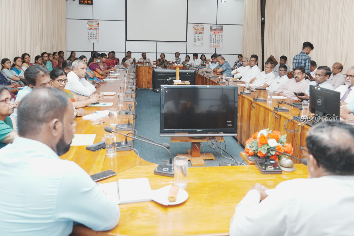 வடக்கின் திட்டமிட்ட அபிவிருத்திகளில் யாழ். பல்கலைக்கழக கலைப்பீடத்தின் பங்களிப்பு குறித்து கலந்துரையாடல் | Jaffna District Development Jaffna University