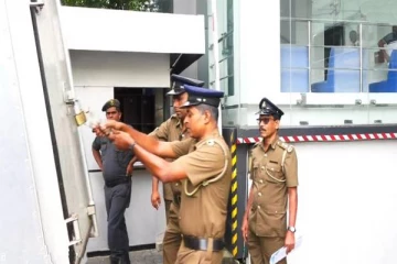 லொறியில் ஏற்றிச் செல்லப்பட்ட 80 லட்சத்திற்கு அதிகமான மர்ம பொருள்!