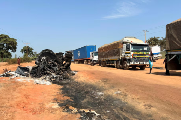நைஜீரியாவில் கோர விபத்து : லொறி வெடித்து 40இற்கும் மேற்பட்டோர் பலி | Nigeria Petrol Tanker Blast 39 Killed