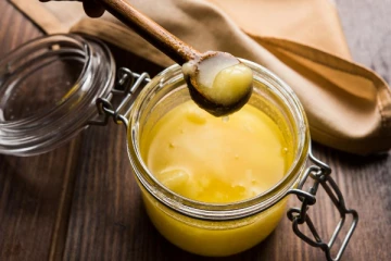 யாரெல்லாம் நெய்யை சாப்பிடக்கூடாது? கட்டாயம் தெரிஞ்சிக்கோங்க