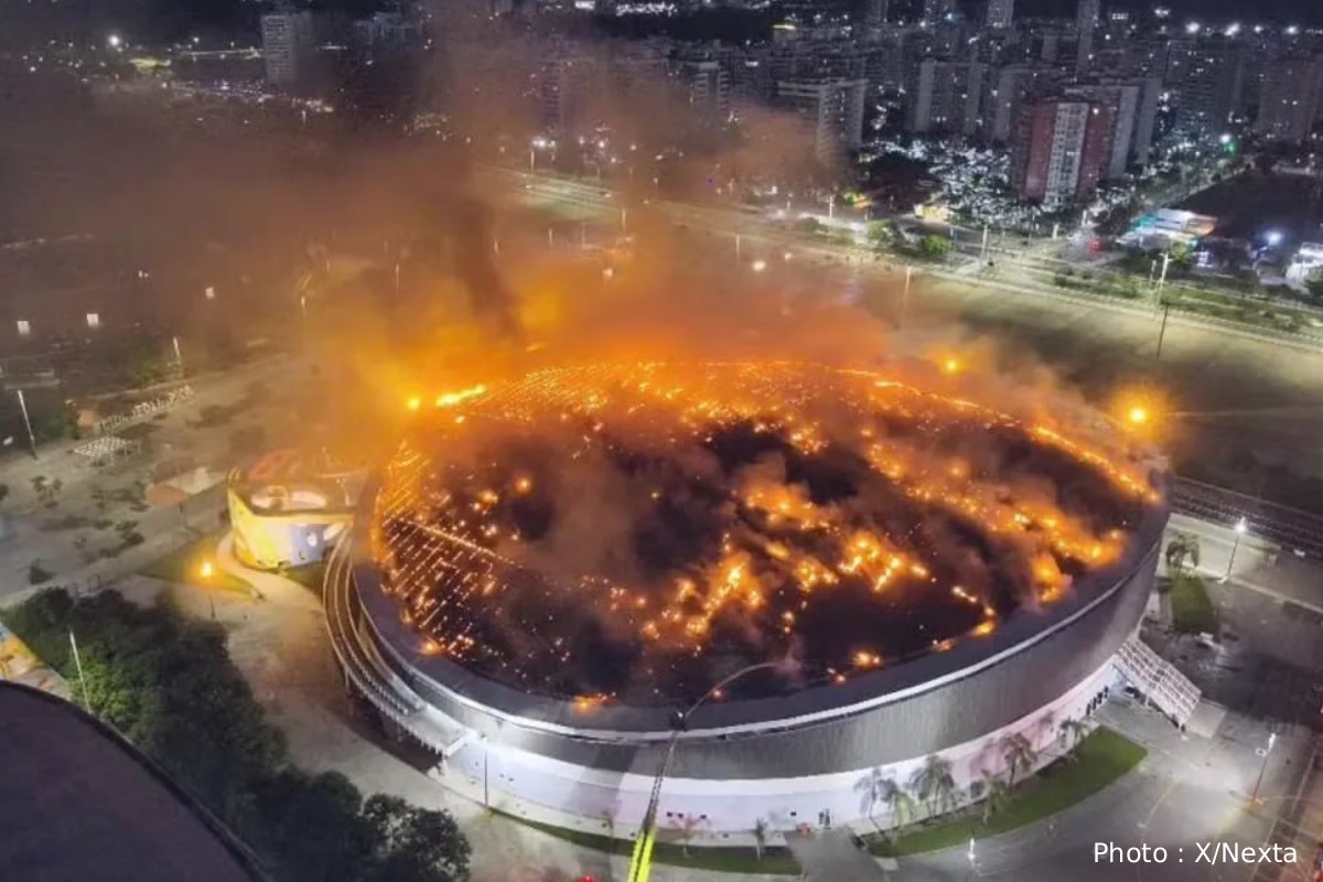 ஒலிம்பிக் மைதானத்தில் தீ விபத்து: திரண்ட 20 தீயணைப்பு வாகனங்கள் மற்றும் 80 தீயணைப்பு வீரர்கள் | Rio Olympic Velodrome Caught Fire Demaged Roof