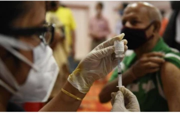 கொரோனாவில் இருந்து தப்பிக்க மூன்றாவது தடுப்பூசியும் போடனுமாம்! வெளியான முக்கிய தகவல்