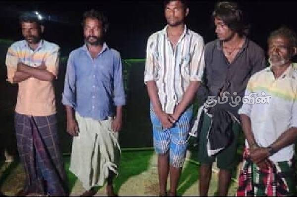 எல்லை தாண்டி மீன் பிடித்த 6 ராமேஸ்வர கடற்றொழிலாளர்கள் கைது (Photos) | Rameswaram Fishermen Arrested