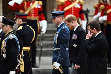 ராணியாரின் இறுதிச் சடங்கு... துக்கம் தாளாமல் விம்மிய ஹரி: வெளியான காட்சிகள்- நேரலை வீடியோ