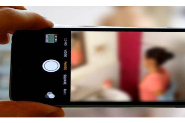 நண்பனின் மனைவி குளிப்பதை வீடியோ எடுத்து மிரட்டி பாலியல் வன்கொடுமை செய்த இளைஞர் - அதிர்ச்சி சம்பவம் - தமிழ்நாடு