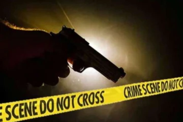 பெண் மீது துப்பாக்கிச் சூடு ; பொலிஸாரிடம் சிக்கிய இளைஞன்