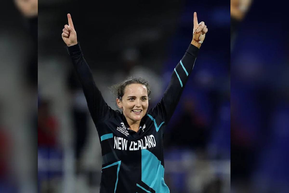 T20 கிரிக்கெட்டில் ஆண்கள் கூட செய்யாத சாதனையை படைத்த நியூசிலாந்து வீராங்கனை | Amelia Kerr Record Most Consecutive 30Runs In T20I
