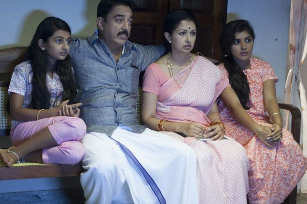 வெறும் 20 வயசில் இப்படியொரு போஸ்!! கமல் ரீல் மகள் எஸ்தர் வெளியிட்ட புகைப்படம் | Esther Anil Latest Glamour Photoshoot Viral