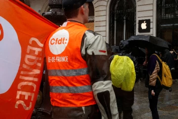 ஐபோன்-15 சீரிஸ் போன்கள் இன்று விற்பனைக்கு ; ஆப்பு வைத்த ஊழியர்கள்!