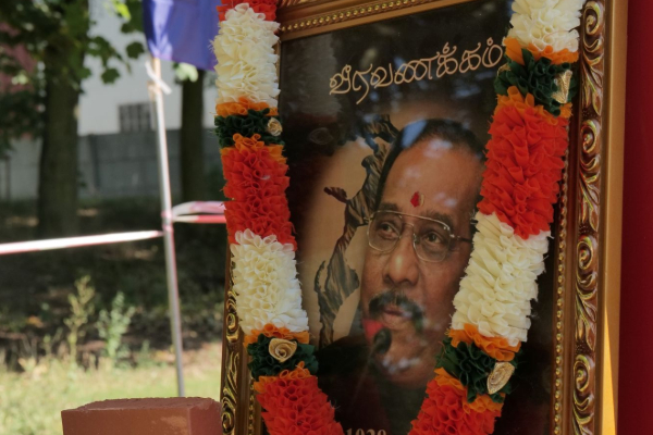 பிரான்ஸில் விடுதலைப் புலிகளின் அரசியல் ஆலோசகர் அன்ரன் பாலசிங்கத்திற்கு சிலை! | Ltte Anton Balasingham Statue In Paris