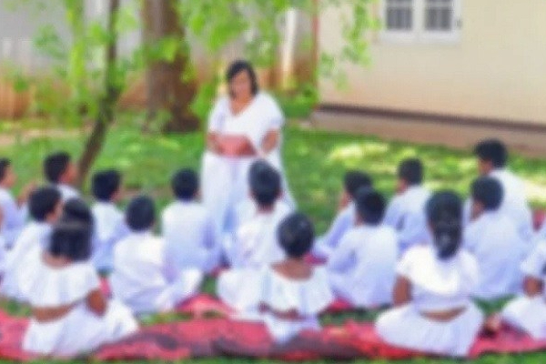 கட்டுநாயக்க விமான நிலையத்தில் கைது செய்யப்பட்டார் நதாஷா..! | Complaints About Natasha Insulting All Religions