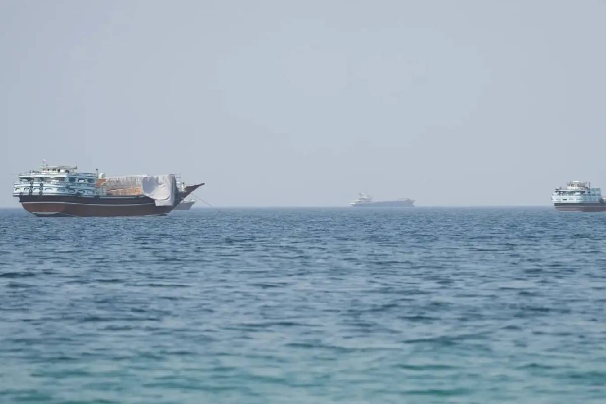 ஹோர்முஸ் நீரிணையில் 45 கப்பல்களுக்கு ஈரான் தடை | Iran Bans 45 Ships In The Strait Of Hormuz ஹோர்முஸ் நீரிணையில் 45 கப்பல்களுக்கு ஈரான் தடை | Iran Bans 45 Ships In The Strait Of Hormuz