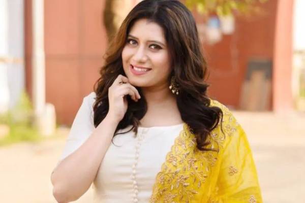 கனடாவில் நடுரோட்டில் செம ஆட்டம் போட்ட தொகுப்பாளினி பிரியங்கா- வீடியோவுடன் இதோ