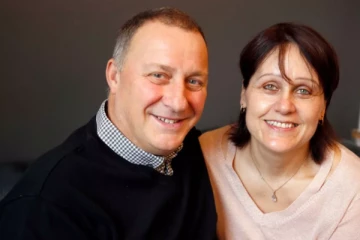 லொட்டரியில் பரிசு விழுந்ததும் ஆடம்பரமாக செலவு செய்பவர்கள் மத்தியில் ஒரு வித்தியாசமான தம்பதி