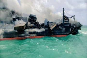 தீக்கிரையான எக்ஸ்பிரஸ் பேர்ள் கப்பலின் கறுப்புப்பெட்டி மீட்பு