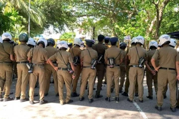 முகப்புத்தக விருந்தில் கலந்து கொண்ட 12 பேர் கைது!