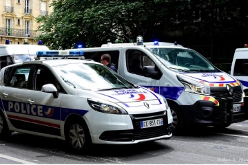 பிரான்ஸில் சிறுவர்களை சீண்டிய ஆசிரியர் ஒருவருக்கு நேர்ந்த கதி!