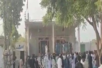 பாகிஸ்தானில் தொடரும் அவலம்...இந்து கோவிலை அடித்து நொறுக்கிய கும்பல்