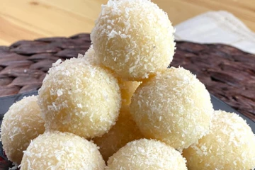 தித்திக்கும் சுவையில் தேங்காய் லட்டு...வெறும் 10 நிமிடத்தில் செய்யலாம்!