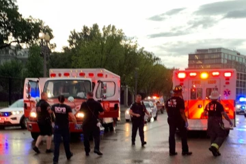 அமெரிக்க தலைநகரில் பரபரப்பு: வெள்ளை மாளிகைக்கு வெளியே நடந்த பகீர் சம்பவம்