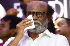 "என்னால் அரசியலுக்கு வரமுடியவில்லை" - மிகுந்த வலியுடன் நடிகர் ரஜினிகாந்த் வெளியிட்ட அறிக்கை..!
