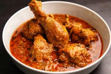 கிராமத்து ஸ்டைலில் சிக்கன் குழம்பு: இனிமேல் இப்படி ட்ரை பண்ணி பாருங்க!