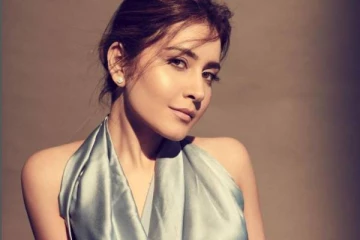 இறுக்கமான ஆடையில் தோழியுடன் இப்படியொரு குத்து! ராஷிகண்ணாவின் வைரல் வீடியோ..