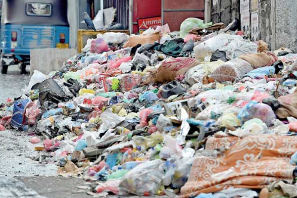 குப்பை கழிவுகளில்  மிதக்கும்  வைத்தியசாலைகள்! | Hospitals Floating In Garbage