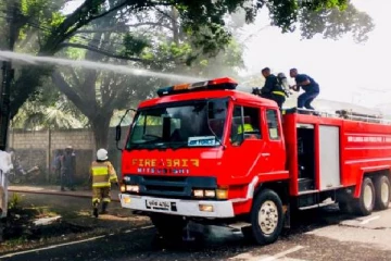 திடீரென தீ பற்றி எரிந்த மெத்தை கடை ; அதிகாலையில் நடந்த சோகம்