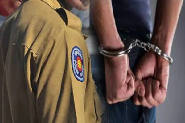 தமிழர் பகுதியொன்றில் உயரதிகாரிகளுக்கு அதிர்ச்சி கொடுத்த பொலிஸ் கான்ஸ்டபிள் | Police Constable Arrested For Fuel Theft