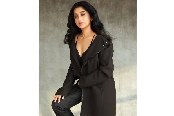 ஹாட் ரூட்டில் வண்டியை விட்ட மீரா ஜாஸ்மின்.. எல்லாம் அதுக்காக தான் | Meera Jasmine Latest Hot Photoshoot