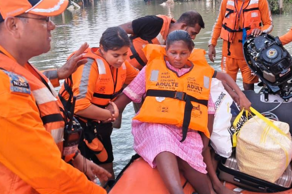 அண்டை நாடுகளில் இராஜதந்திரத்திற்கான வழிகாட்டி புத்தகமான டிட்வா புயல் | Cyclone Ditvah Guidebook For Sri Lankan Diplomacy அண்டை நாடுகளில் இராஜதந்திரத்திற்கான வழிகாட்டி புத்தகமான டிட்வா புயல் | Cyclone Ditvah Guidebook For Sri Lankan Diplomacy