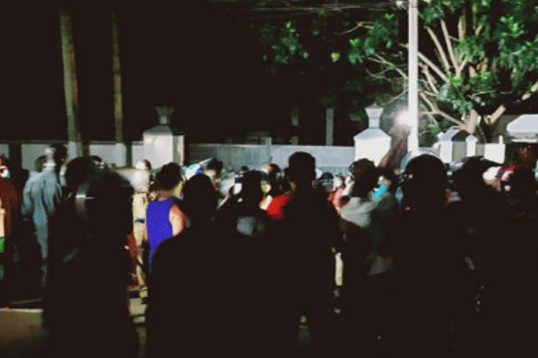 மீண்டும் முற்றுகையிடப்பட்ட கோட்டாபய ராஜபக்சவின் ஆஸ்தான ஜோதிடர் வீடு! - ஐபிசி தமிழ்