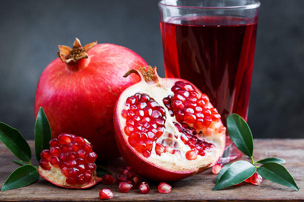 தொப்பையை குறைக்க நினைப்பவர்கள் தினமும் மாதுளை ஜூஸ் ஒரு டம்ளர் குடித்தால் என்ன நடக்கும் தெரியுமா? | Amazing Benefits Of Pomegranate Juice